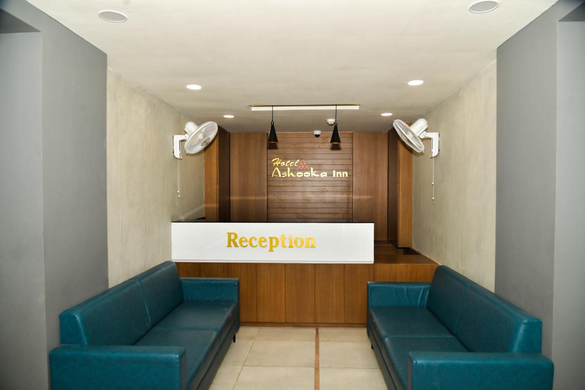 Hotel Ashooka Inn Ґандінаґар Екстер'єр фото