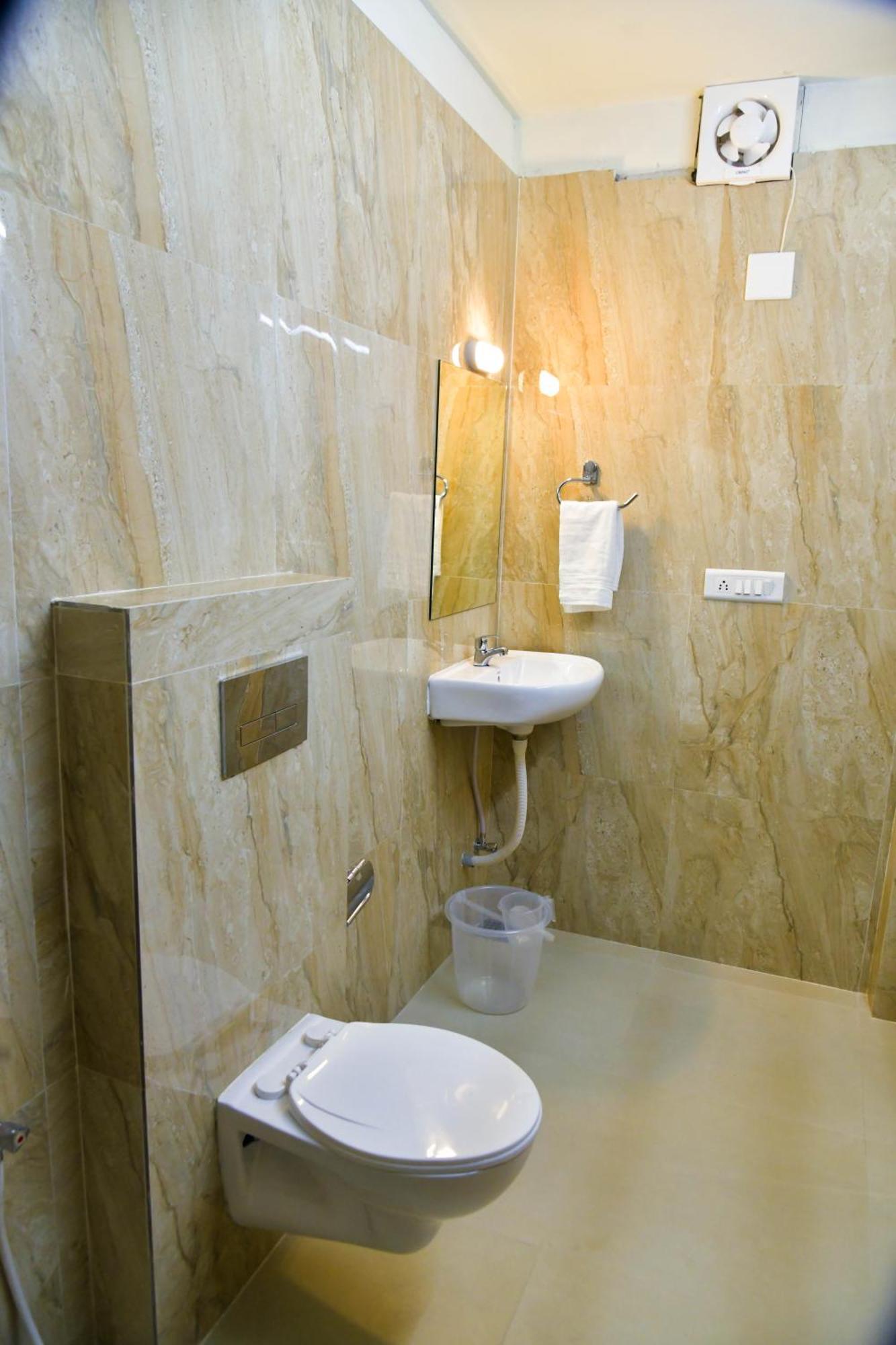 Hotel Ashooka Inn Ґандінаґар Екстер'єр фото