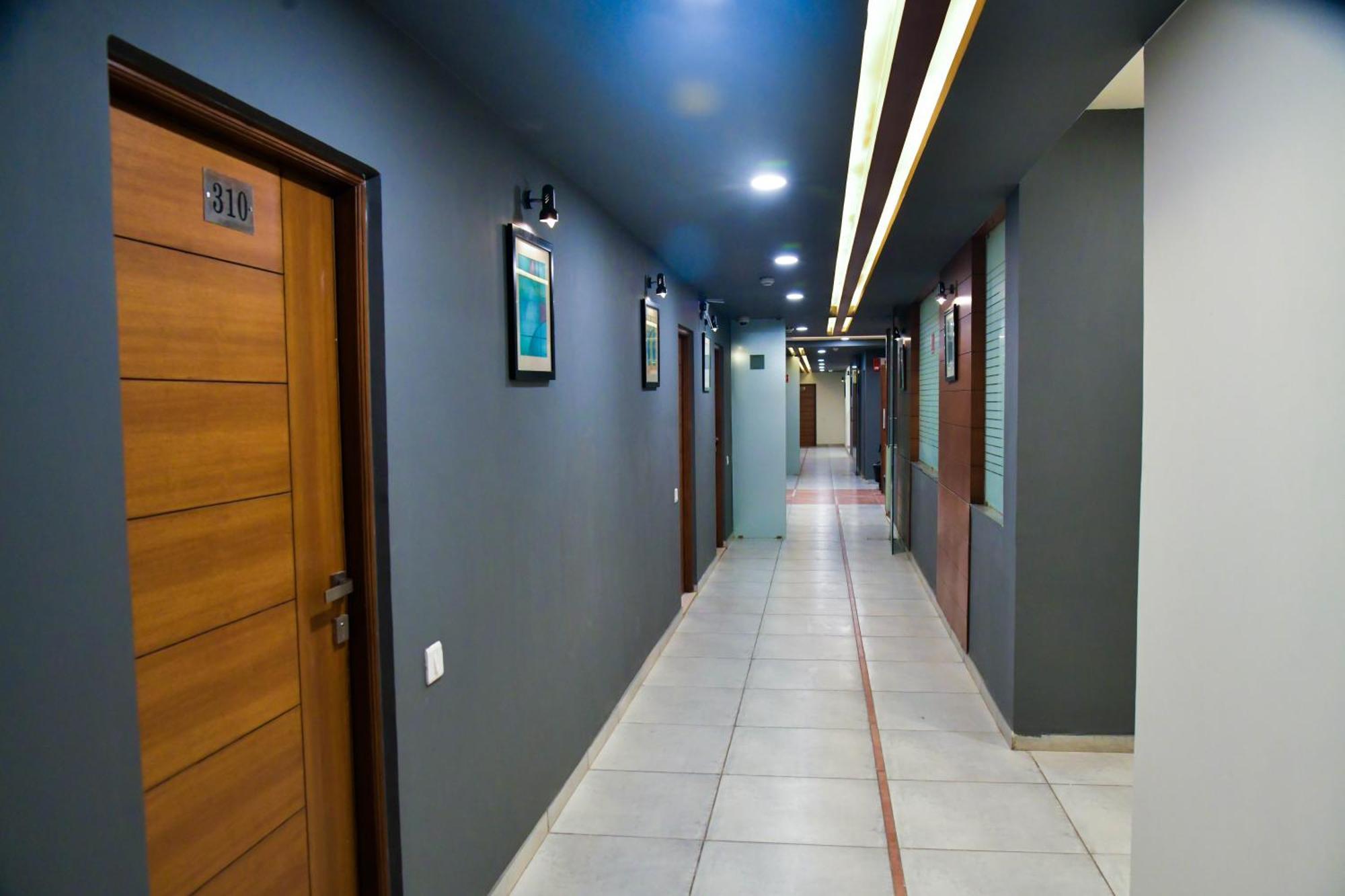 Hotel Ashooka Inn Ґандінаґар Екстер'єр фото