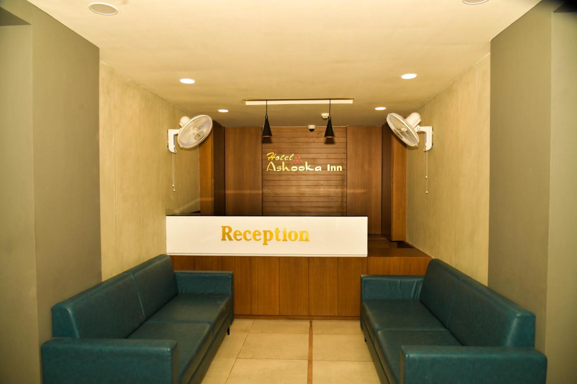 Hotel Ashooka Inn Ґандінаґар Екстер'єр фото