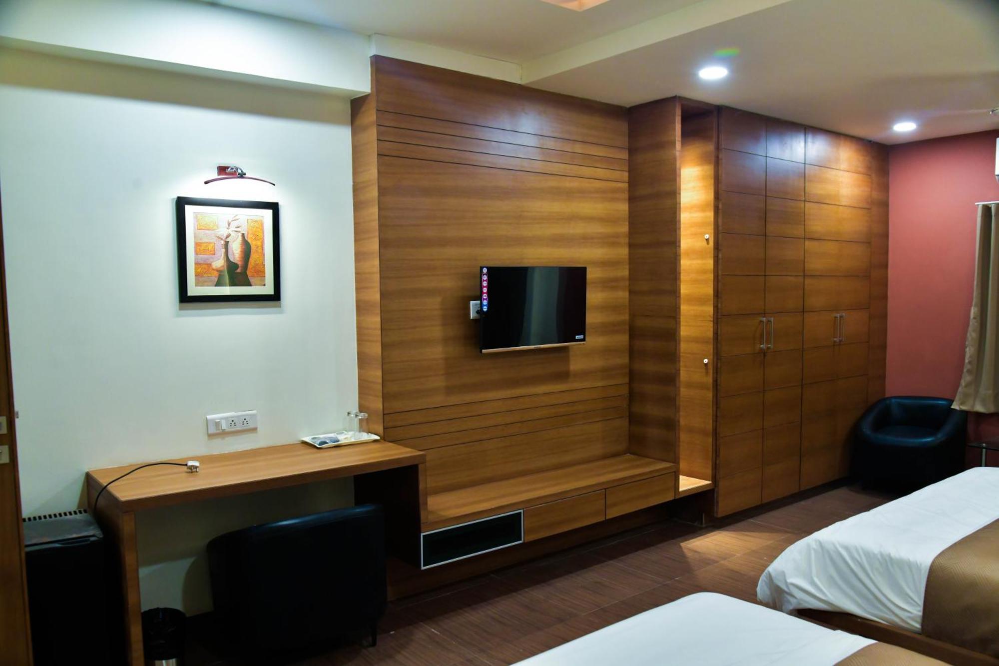 Hotel Ashooka Inn Ґандінаґар Екстер'єр фото
