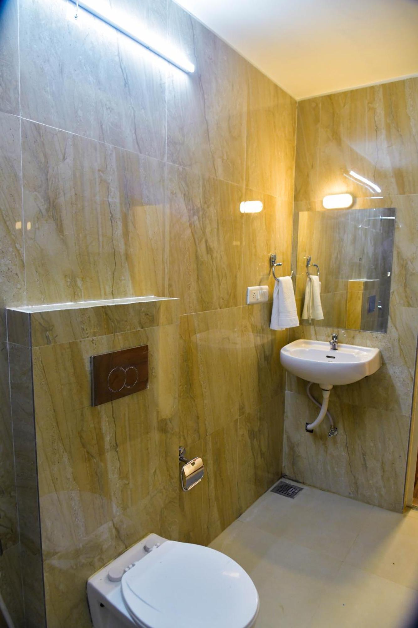 Hotel Ashooka Inn Ґандінаґар Екстер'єр фото