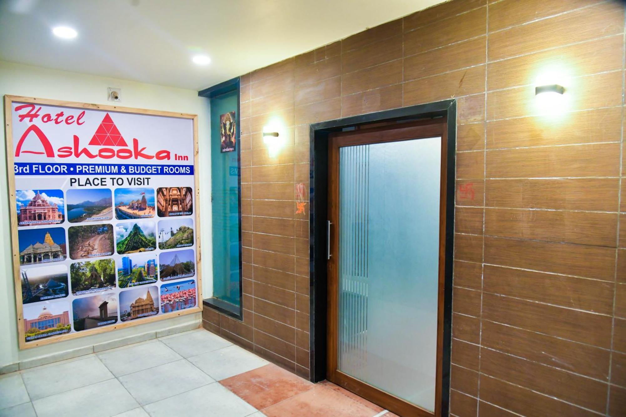 Hotel Ashooka Inn Ґандінаґар Екстер'єр фото