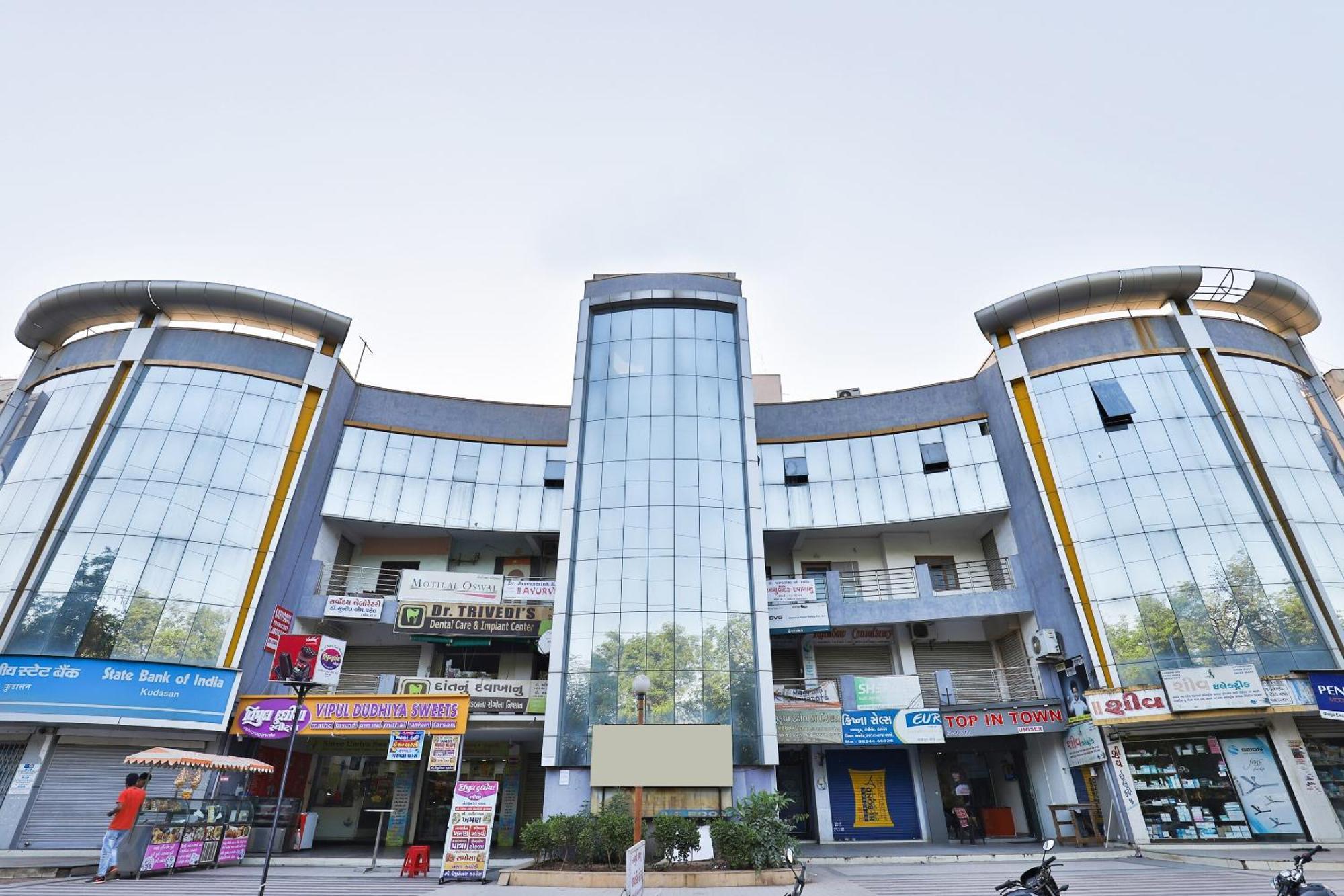 Hotel Ashooka Inn Ґандінаґар Екстер'єр фото